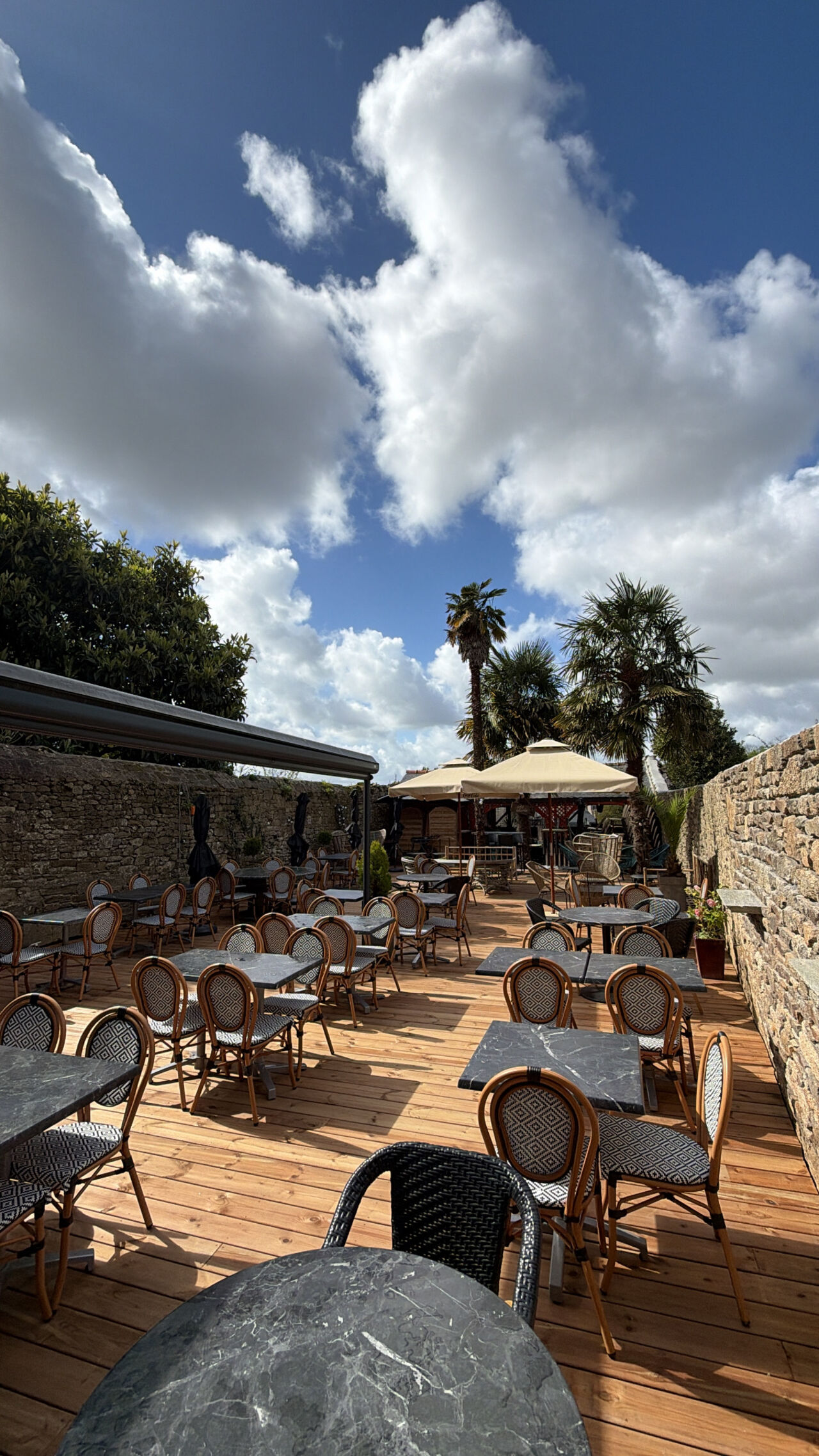 LE JARDIN - THE GARDEN