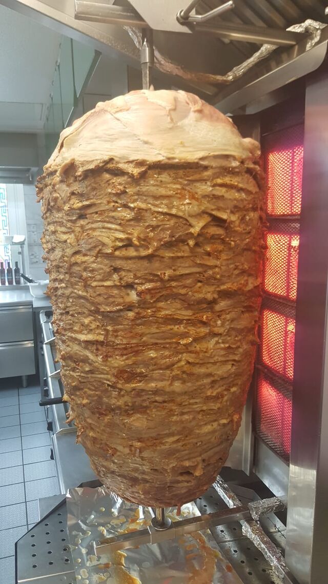 Jeden Tag ganz frisches und saftiges Gyross 