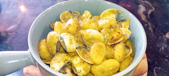 Gnocchi pesto y almejad