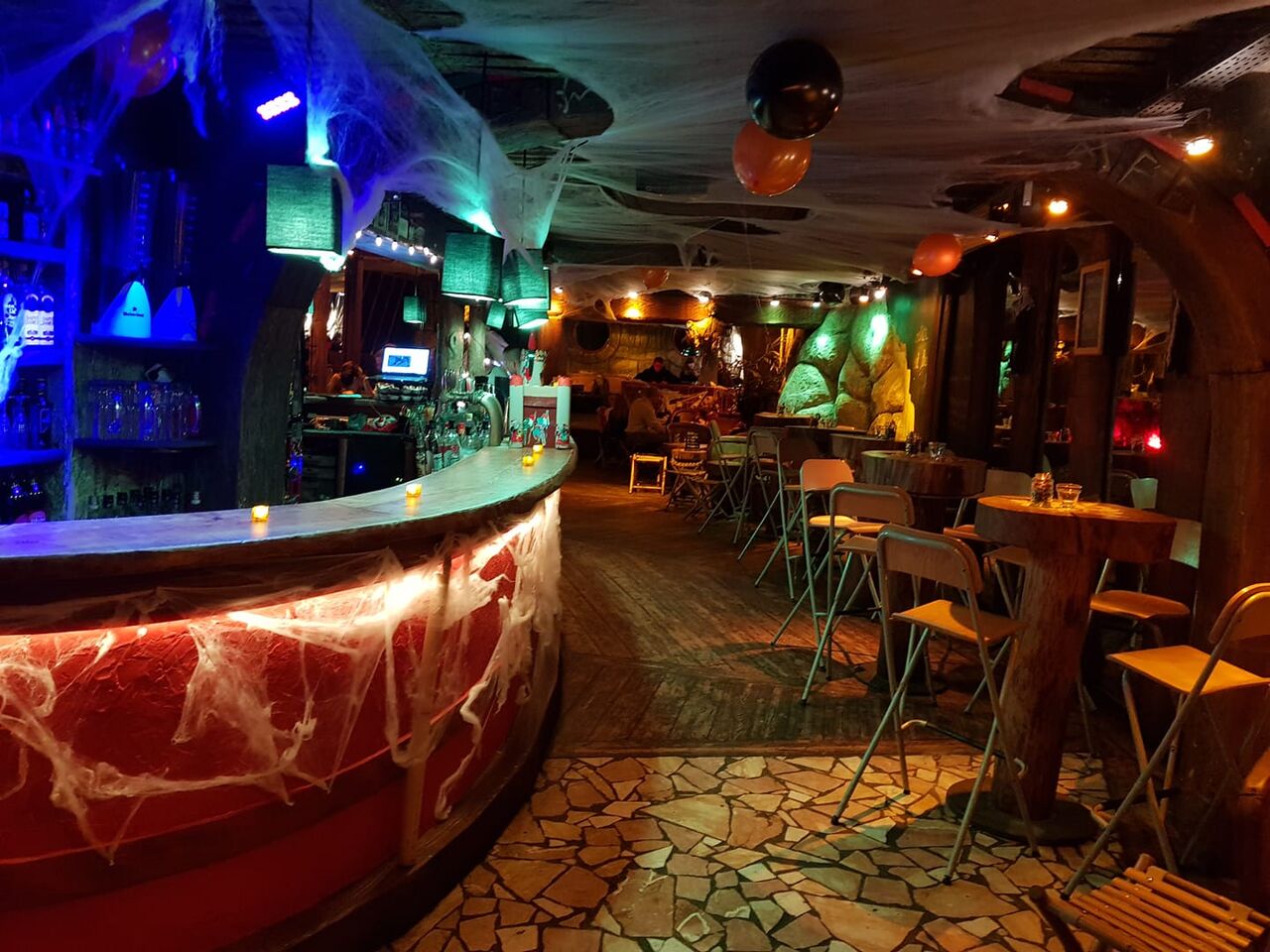 HALLOWEEN BAR