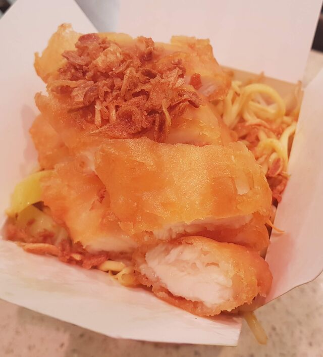 Chicken Box mit Nudeln,asiatischem Gemüse und Röstzwiebeln