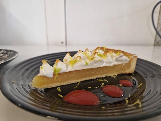 Tarte au citron meringuée, coulis fruit rouge