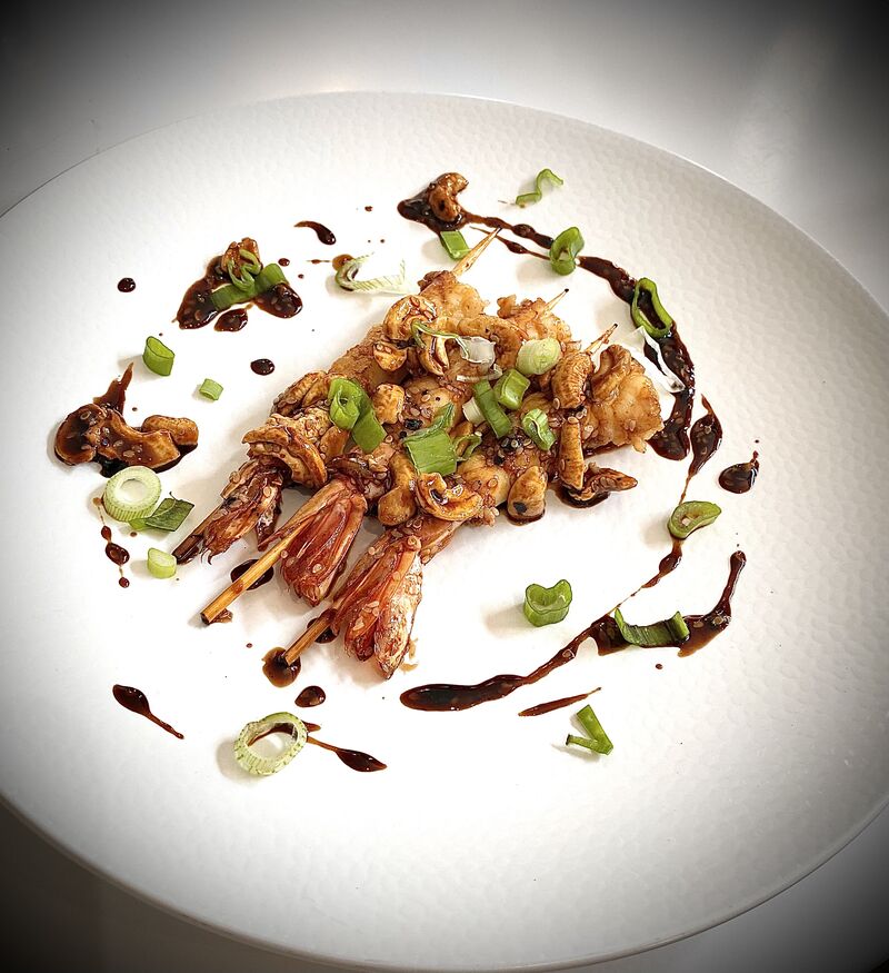 Gambas laquées sauce yakitori éclats de noix de cajou