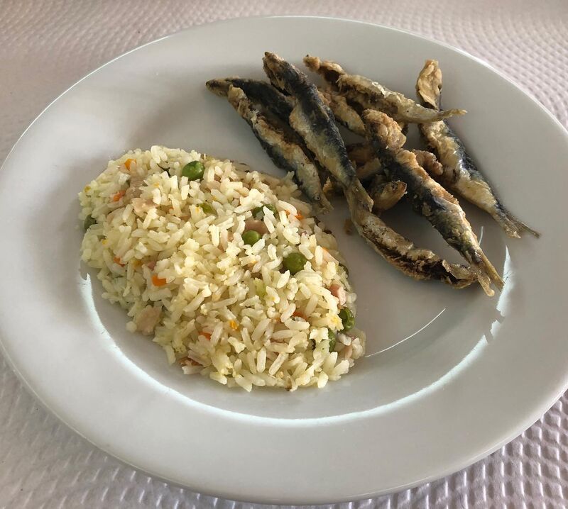 Sardinhinhas com arroz à grega