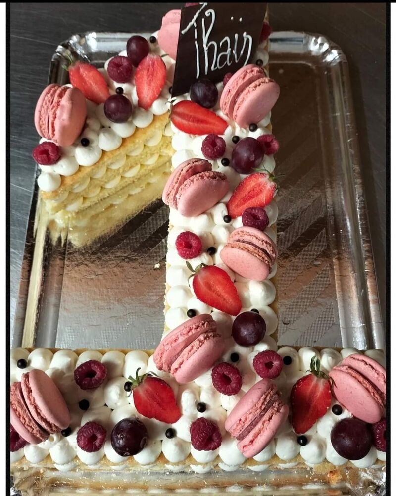 Number Cake, biscuit cake Vanille, ganache vanille et fruits rouges.