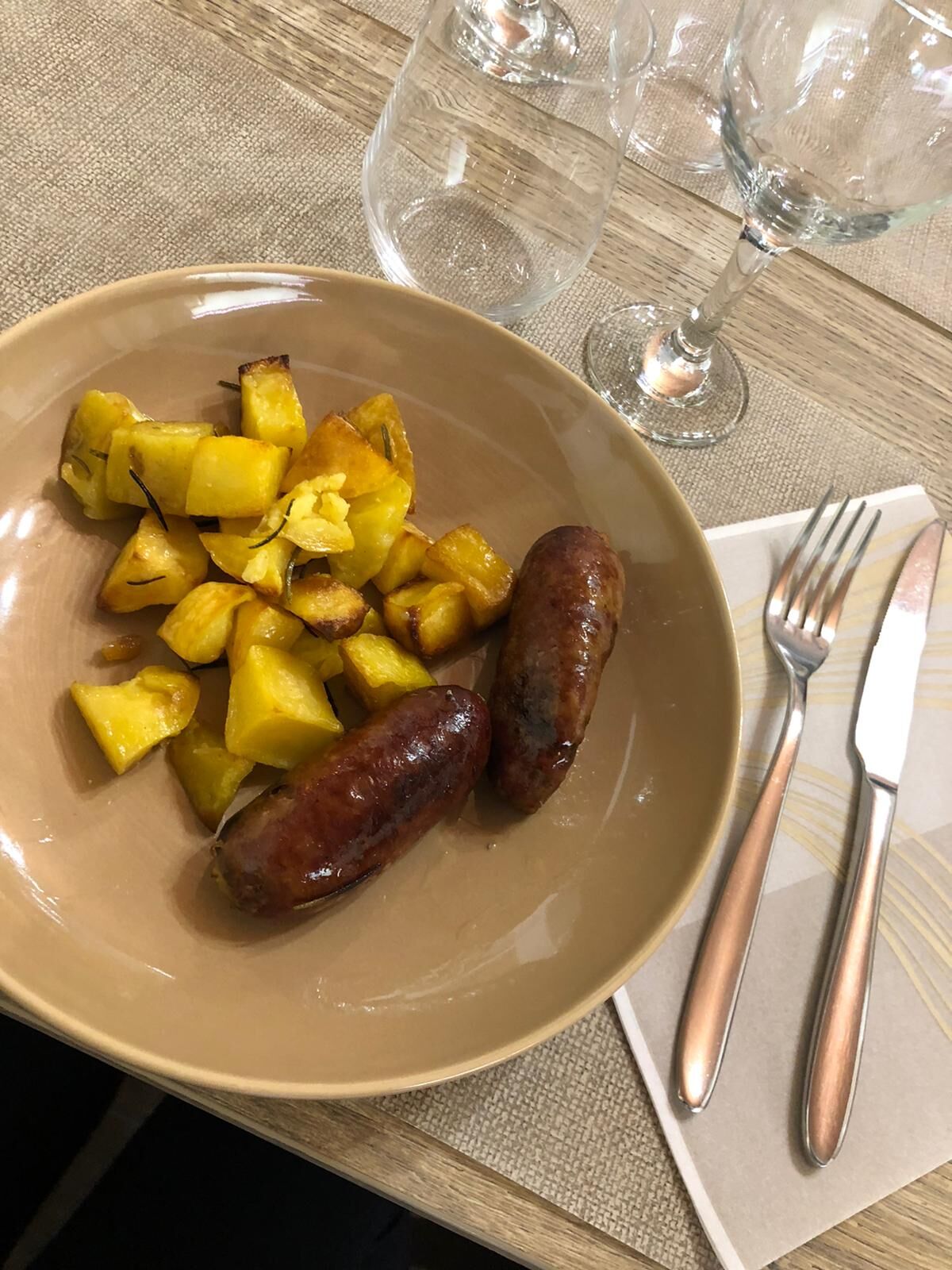 Salsiccia e patate al forno