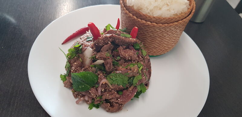 Tartare de bœuf Lao et riz thaï (Lap sin) 14€ (riz gluant supp. 3€) 