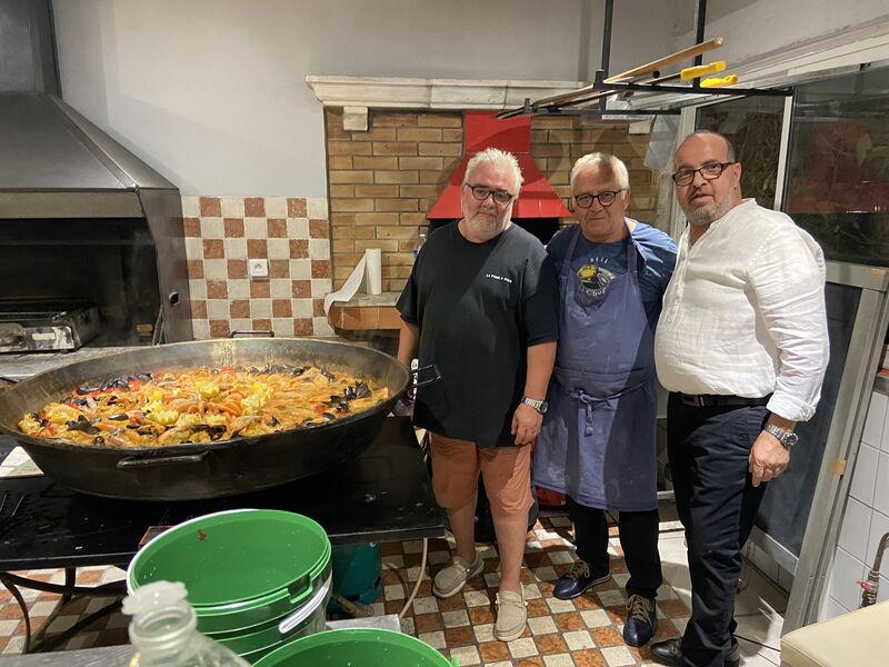Très bonne paella cuisiner par des chefs.
