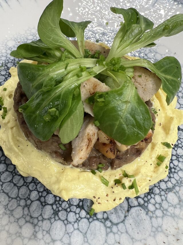 Les Lentillons Bio de Champagne, Boudin Blanc à la Plancha, Emulsion à la Moutarde de Reims, Pommes et Salade de Mâche