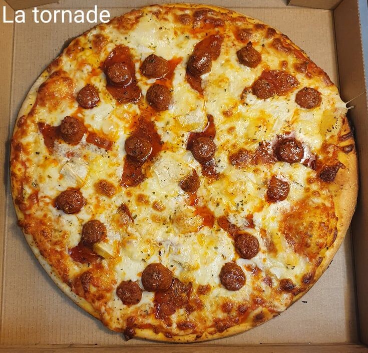 Base tomate, chorizo, merguez, reblochon, origan