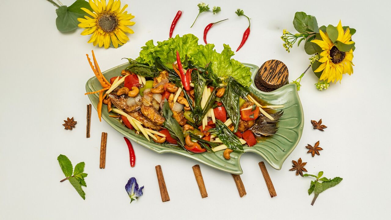 Daurade entière aux noix de cajou