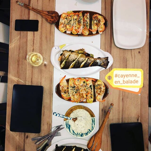 Mes clients ont voulu deguster avec leurs invités du saumon entier braisé, accompagné de sauce tartare. 