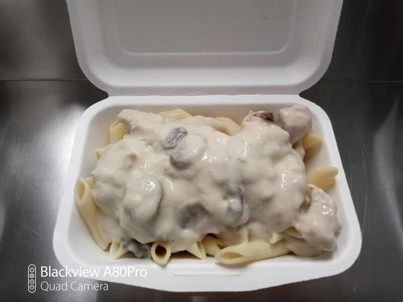 Dinde crémeuse aux champignons de Paris et penne