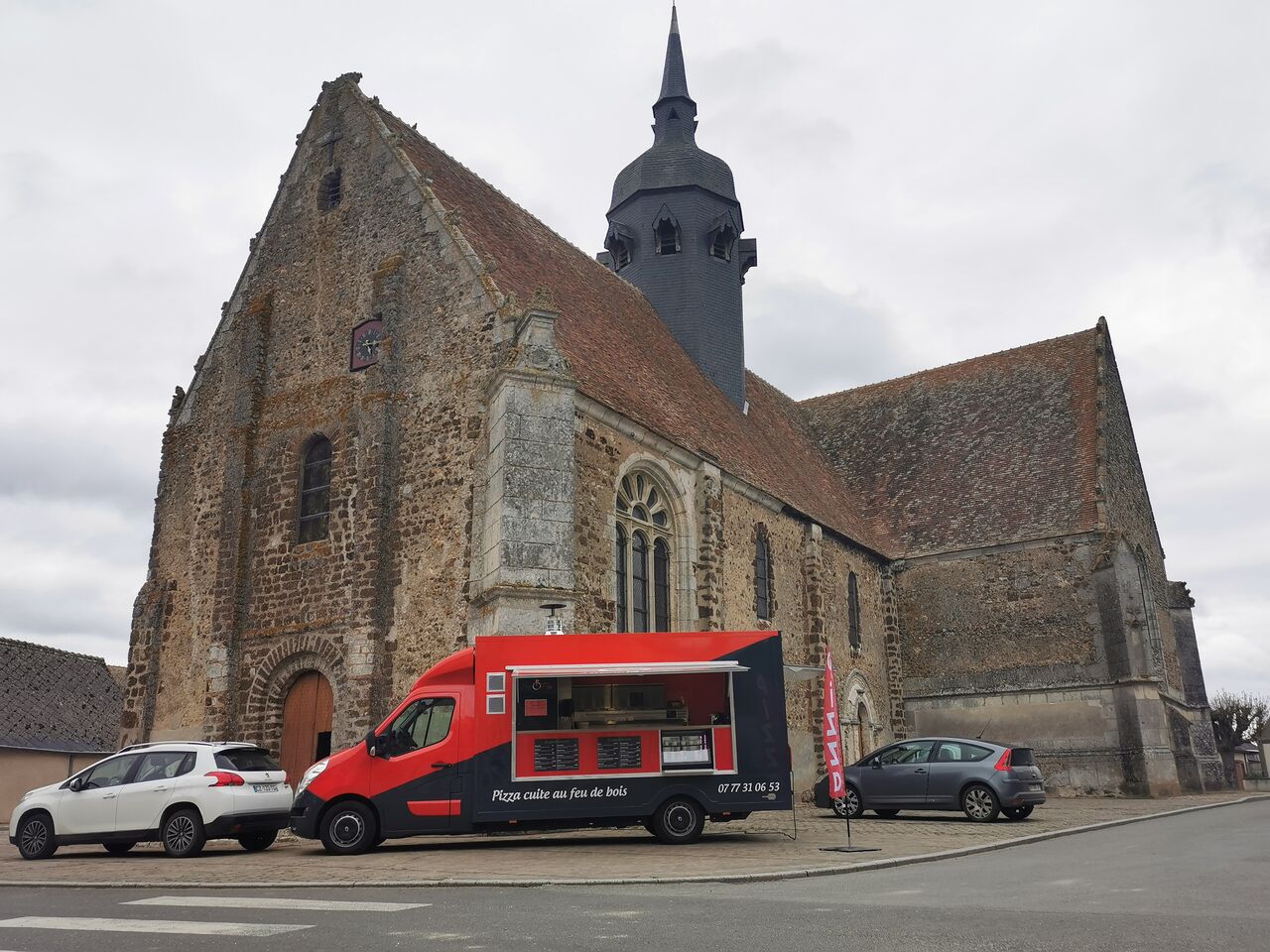 Chatillon en Dunois camion pizza