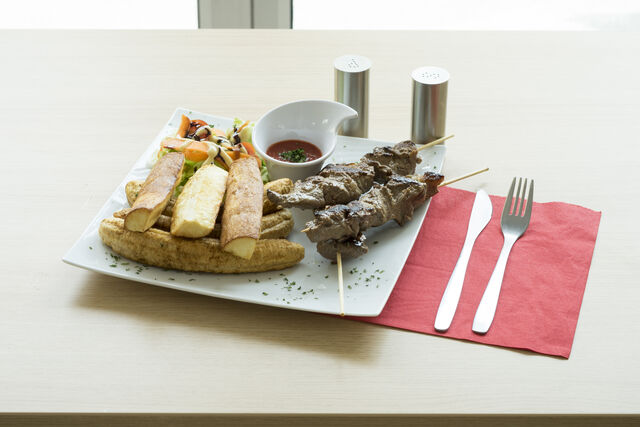 Brochette de bœuf
Manioc frit
sauce puma 9.00€