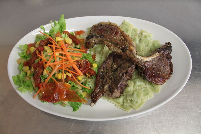 Côtelette d'agneau et raviole de royans 