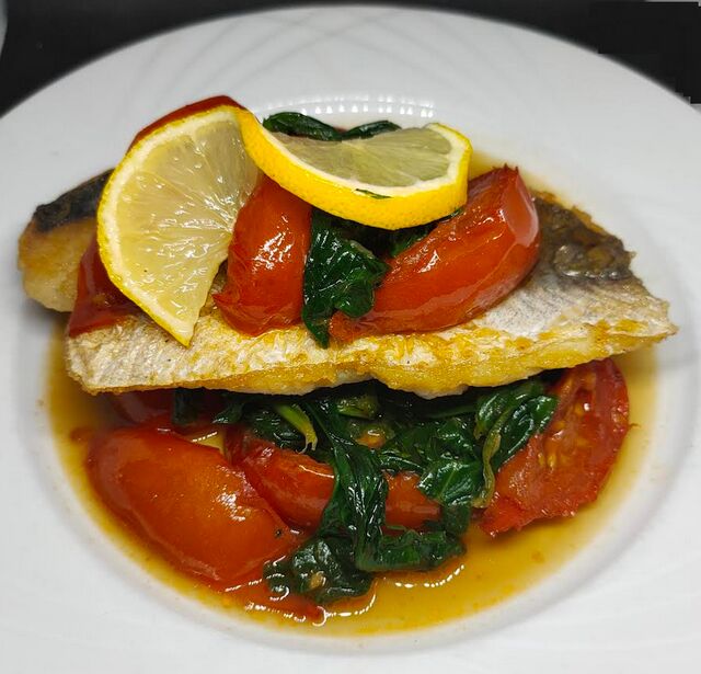 Dorade poelée tomates et épinars confits