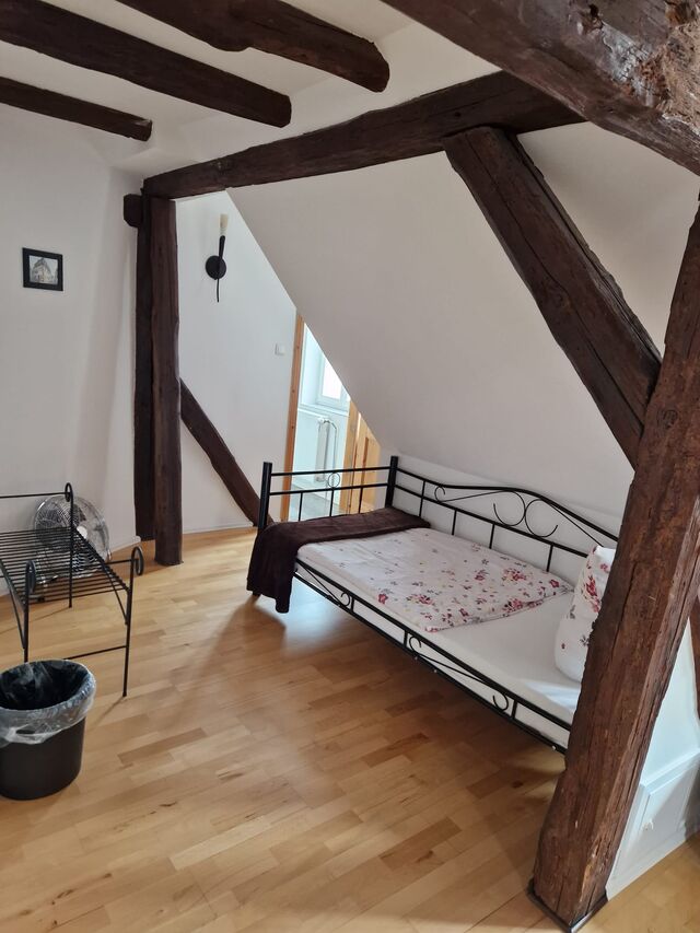 Familienzimmer mit 1 Doppelbett und 1 Einzelbett