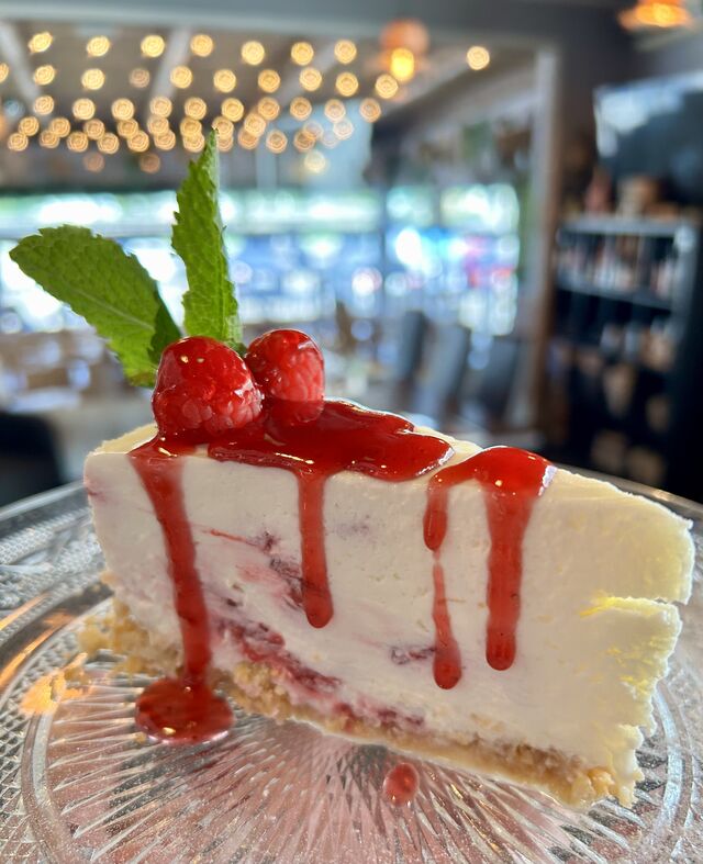 Strawberry & white chocolate cheesecake 