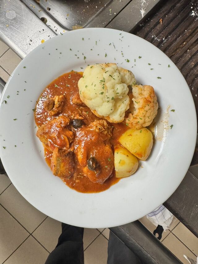 Langue de veau sauce piquante et légumes vapeur