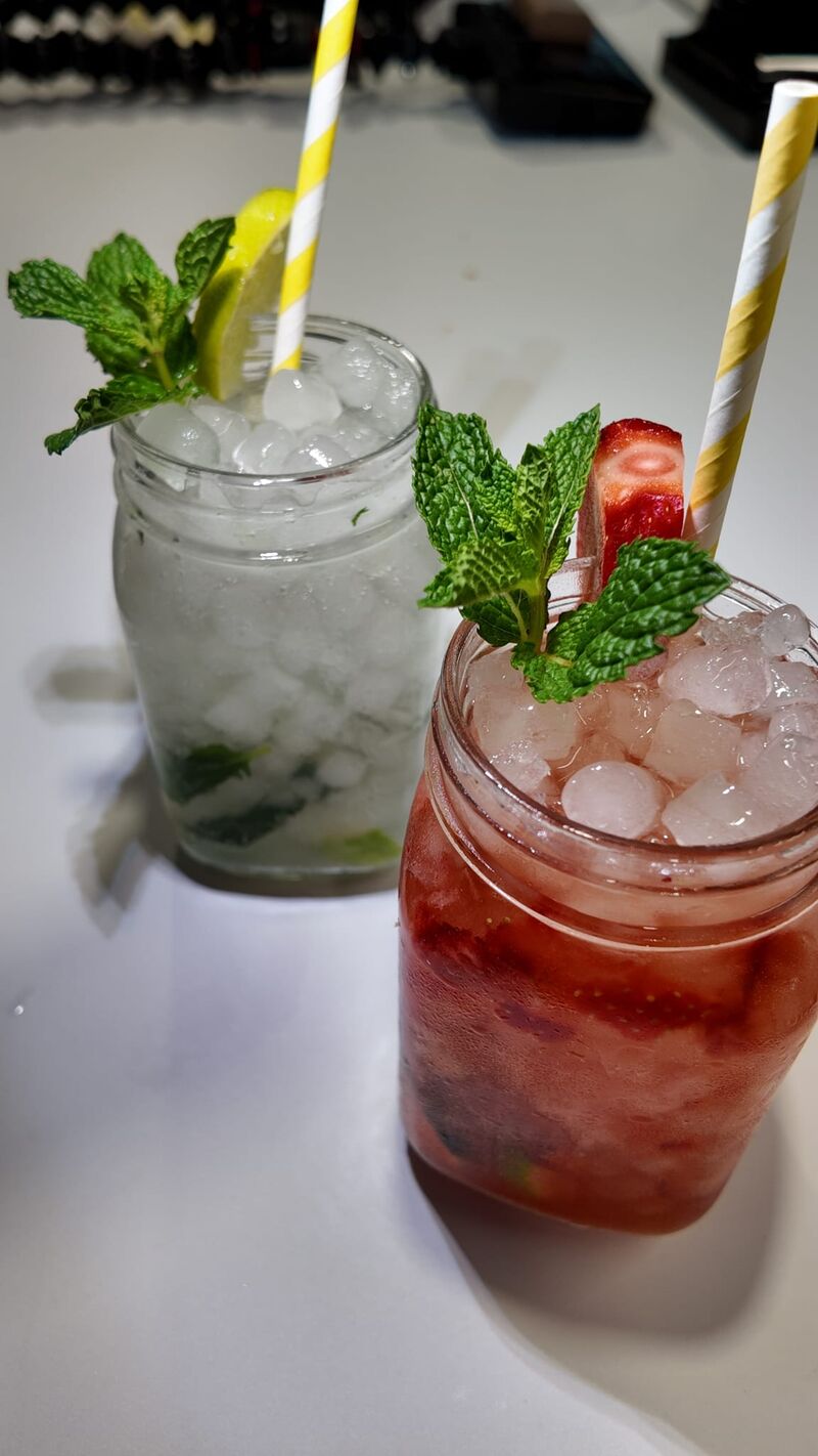 // Strawberry and Classic Mojito //