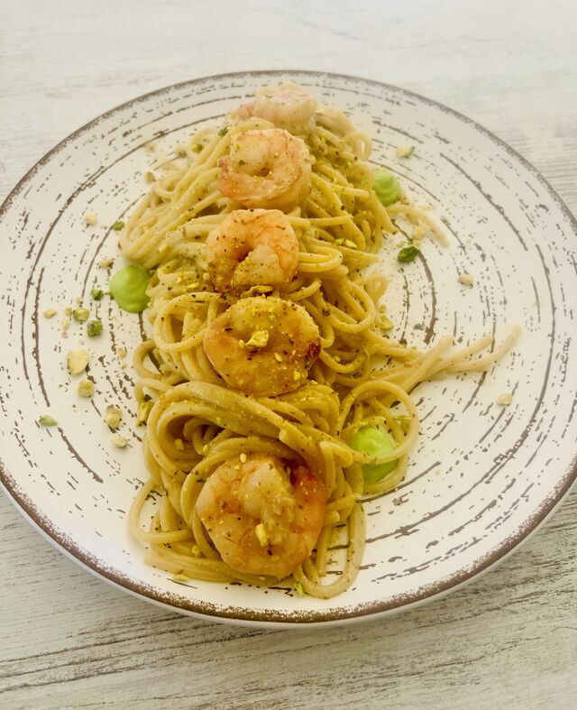 Spaghetti pesto de pistachos y gambas