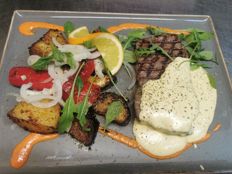 Rumpsteak mit Bearnaise und Gemüse