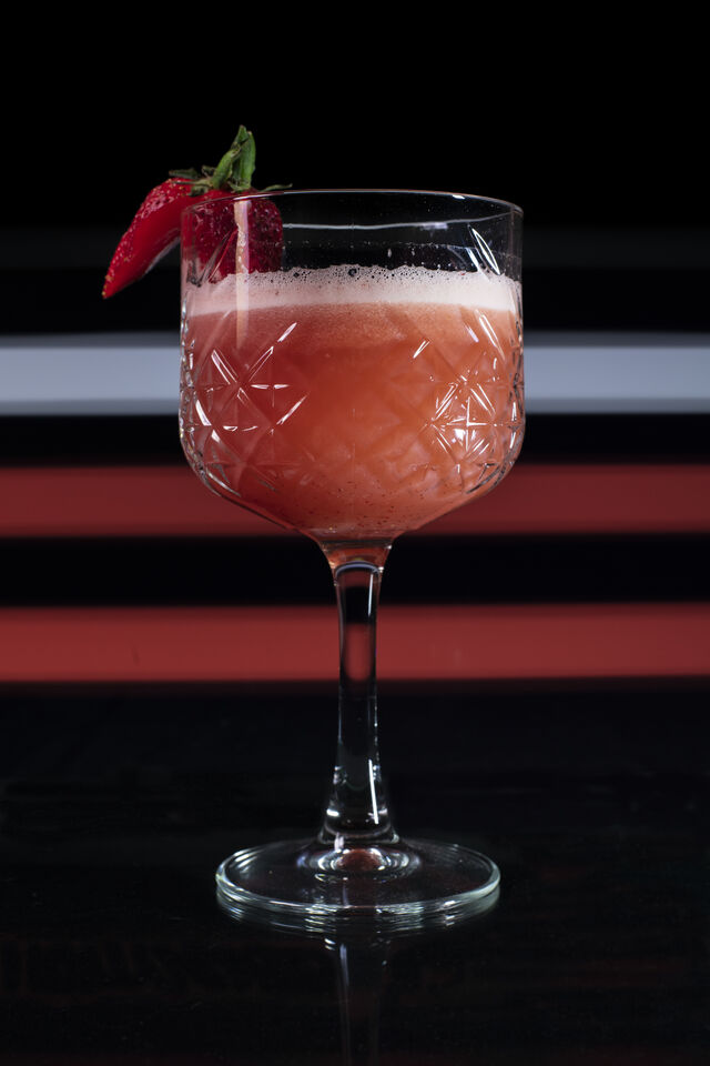 L'inséparable
Ingrédients : Fraise, Litchi, citron et rhum
Saveur : Fruité, Douceur, Acidulé
Catégorie : Premium