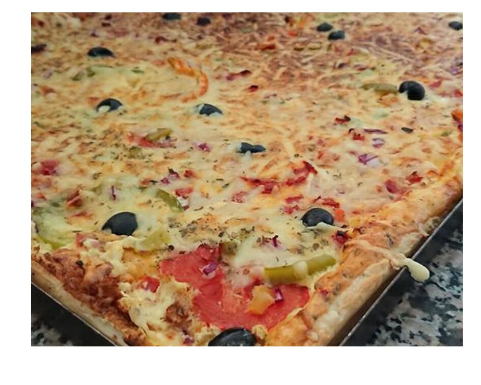 Pour vos aperitifs, repas de famille ou de groupe, la Rouquette vous propose ses plaques de pizzas, quiches etc..contactez nous 