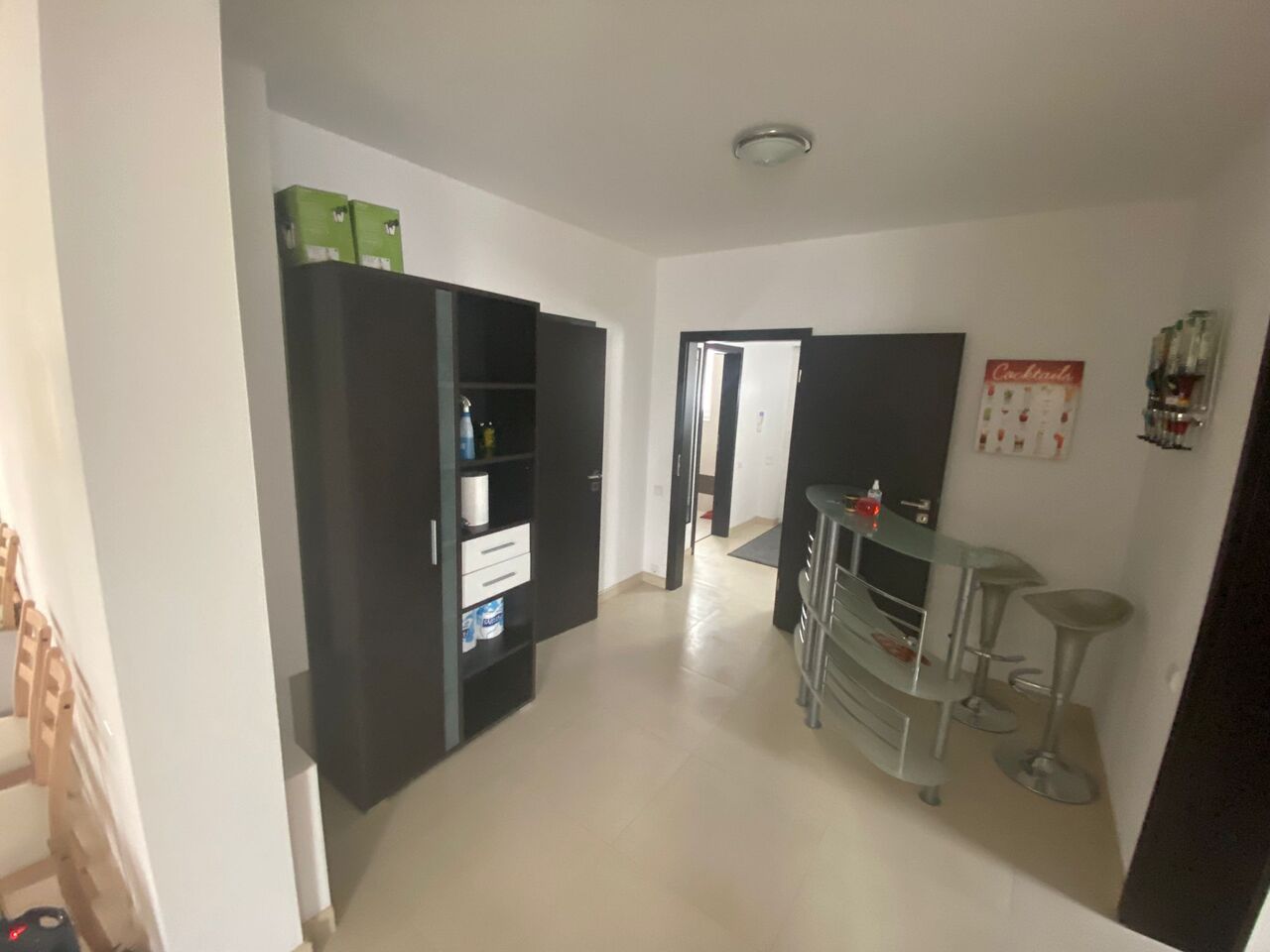 Barul din living si zona de acces