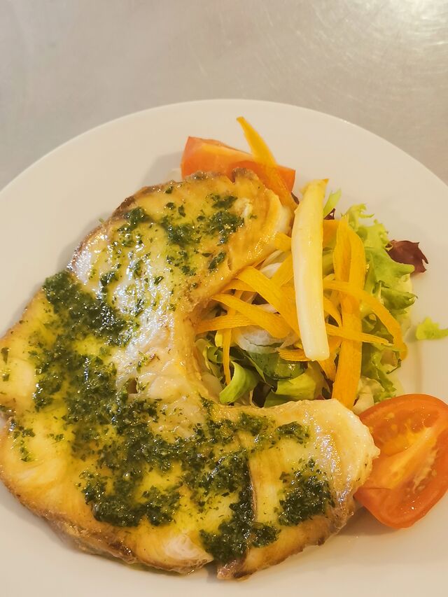 Rodaja de cazón C/ ensalada