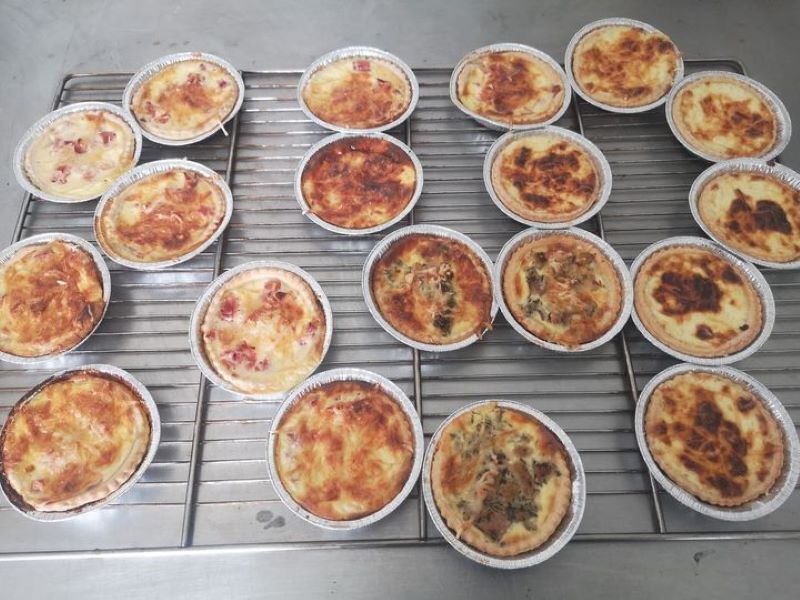 Mixtes de quiche (béchamele et jambon; andouillette etc.) 