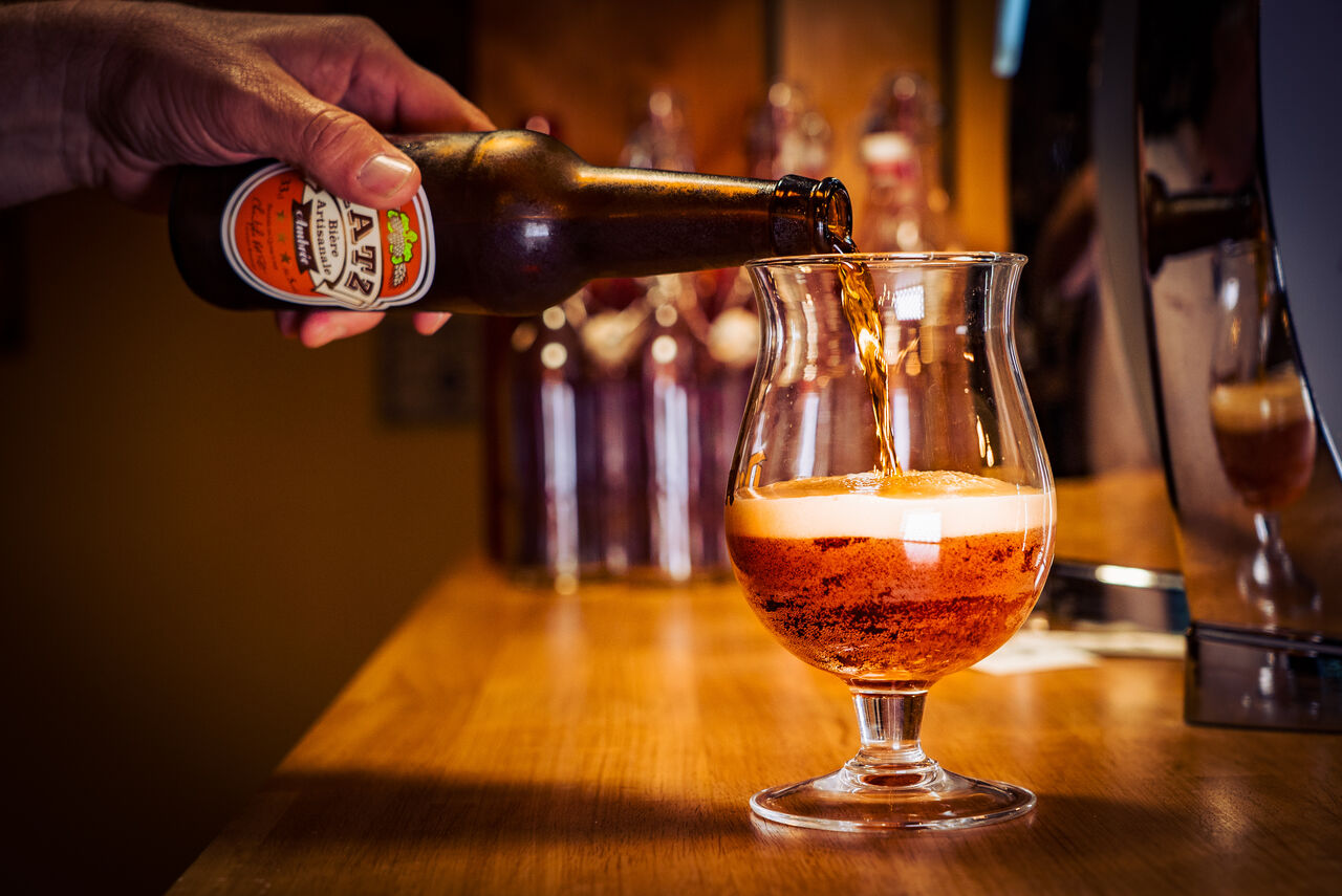 Un large choix de bières artisanales vous attend au frais 