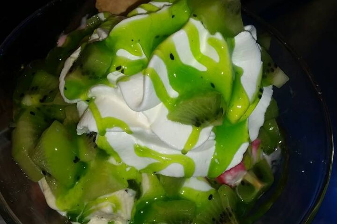 Kiwi Becher