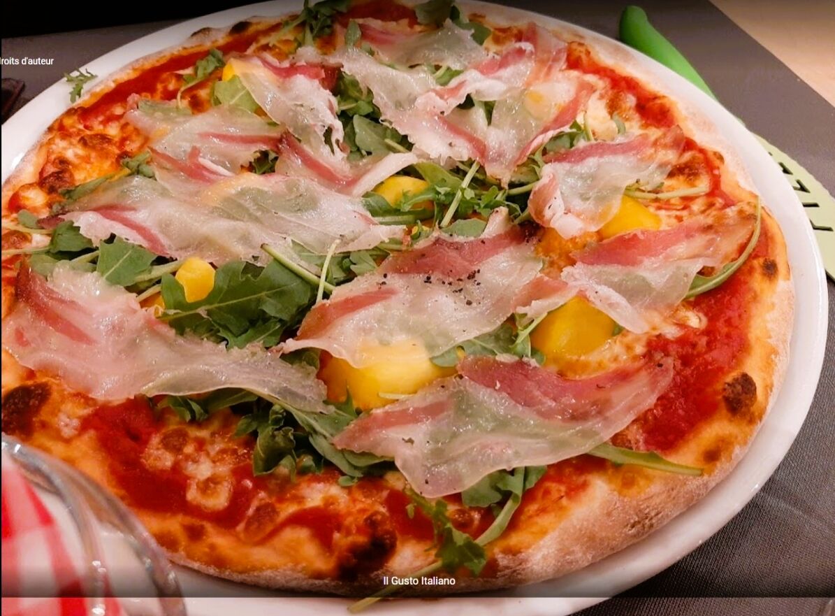PIZZA TROPICAL ( GUANCIALE ET ANANAS)