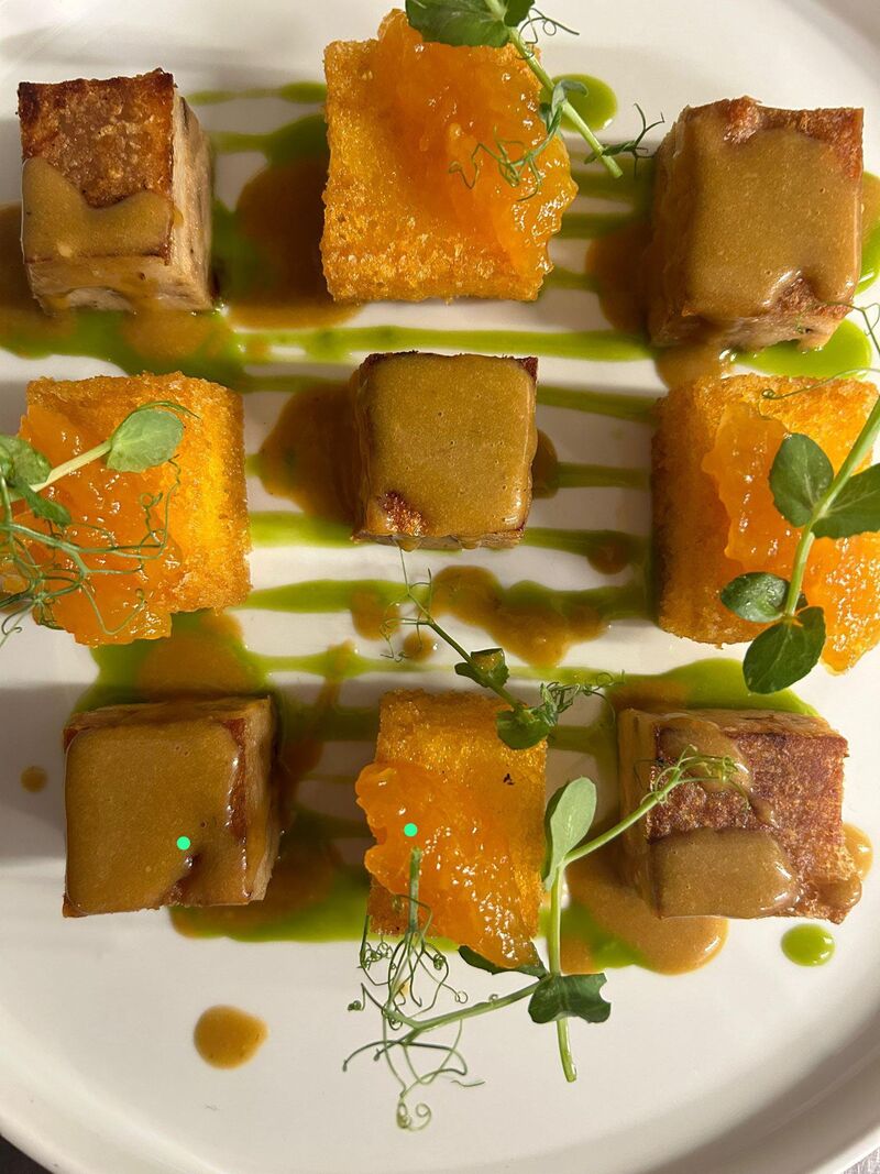 Maialino a bassa temperatura con pere e scagliozzo di polenta – Osteria Micheletti Pisa