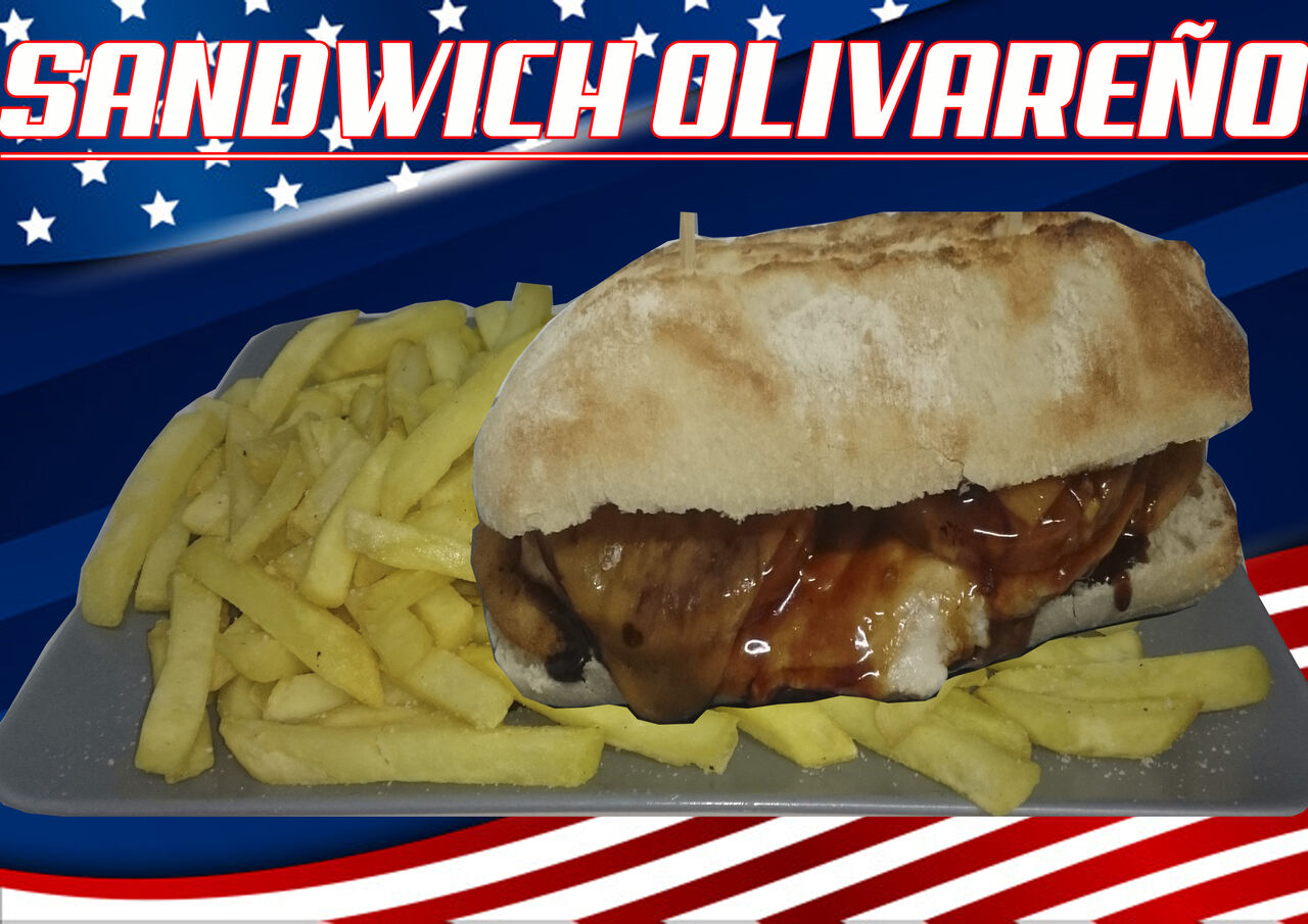 Bocata con Pollo, Piña, Aros Cebolla, Queso y Salsa Especial.