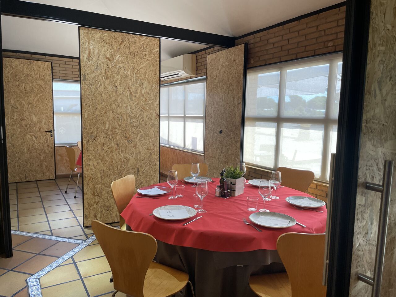 RESERVADO 6 o 8 comensales