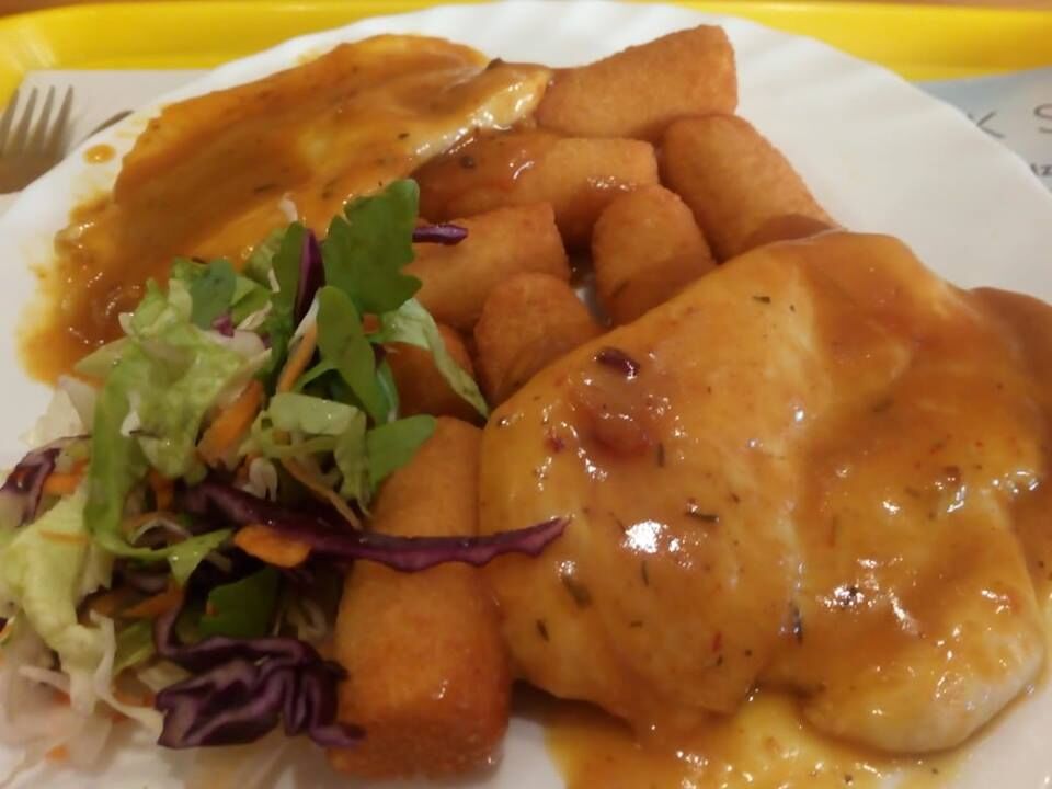 Mézes-mustáros csirkemell szeletek burgonyakrokettel