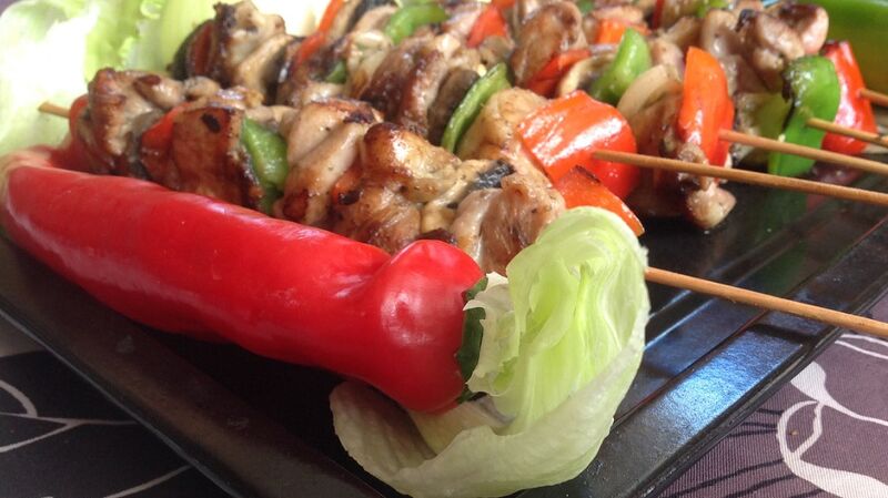 Brochette de volaille champignon de Paris legumes