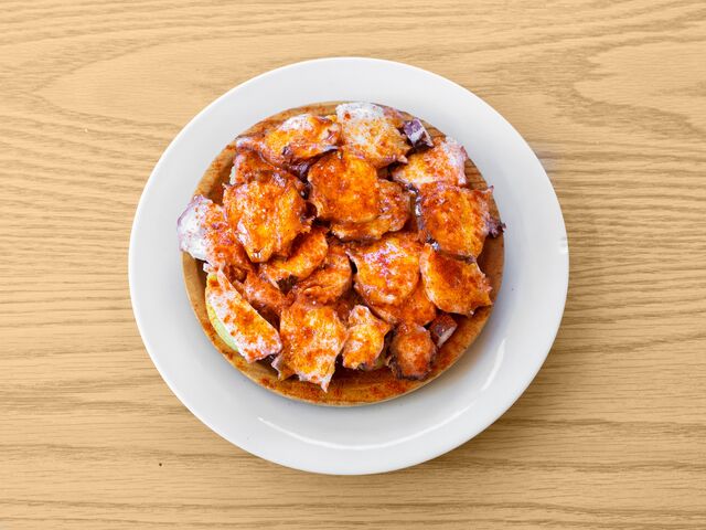 Pulpo, 210 gramos de pulpo gallego preparado con aceite de oliva y paprika.