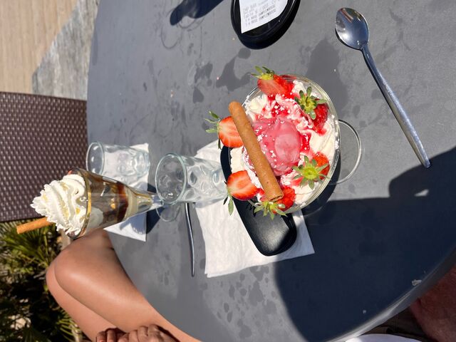 Fraise Melba et café liegois