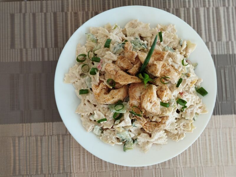 Těstovinový salát s kuřecím masem 2