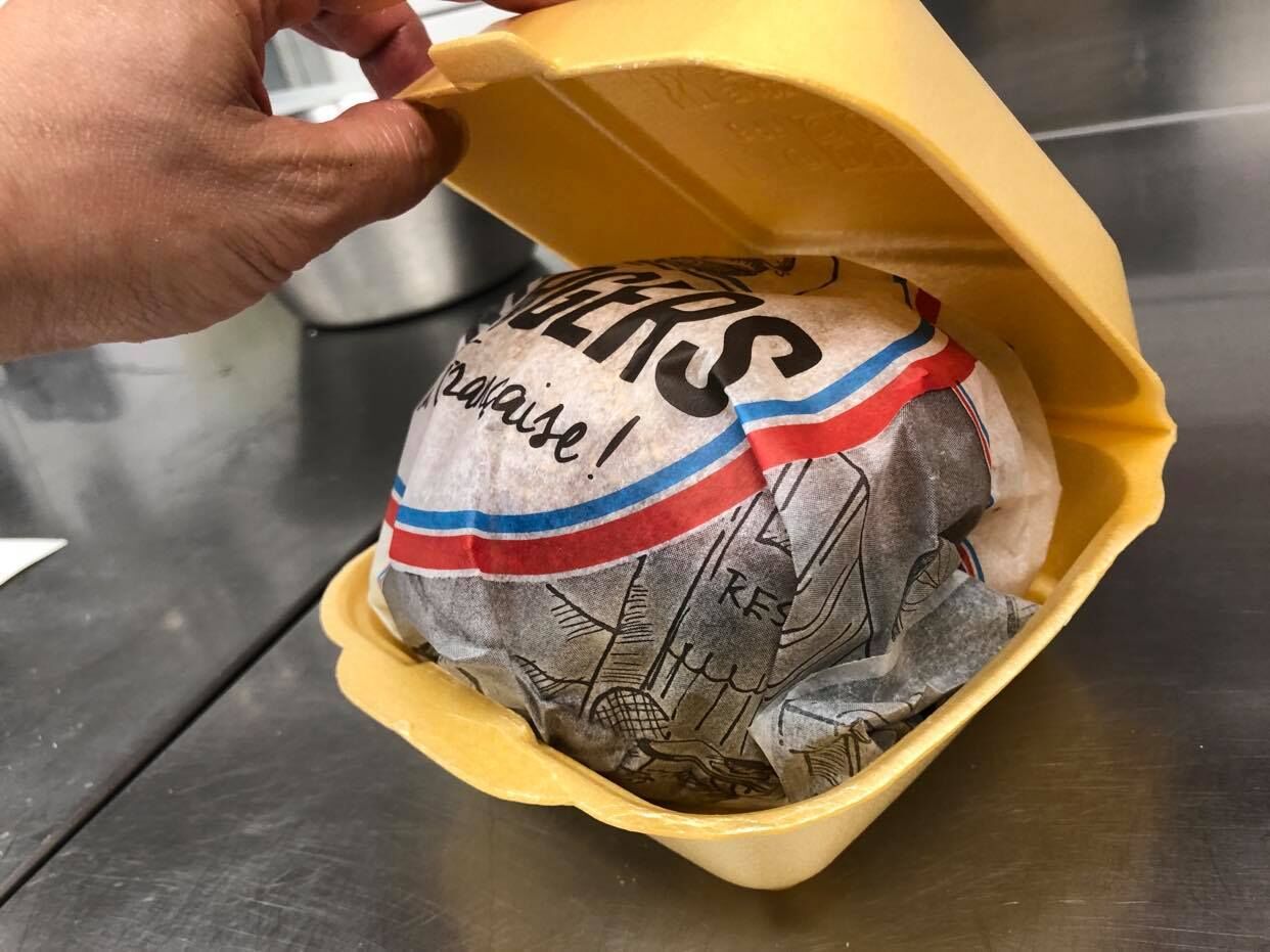 Nos burgers à emporter.... plutôt très copieux et surtout nourrissants grâce à la qualité des produits de base