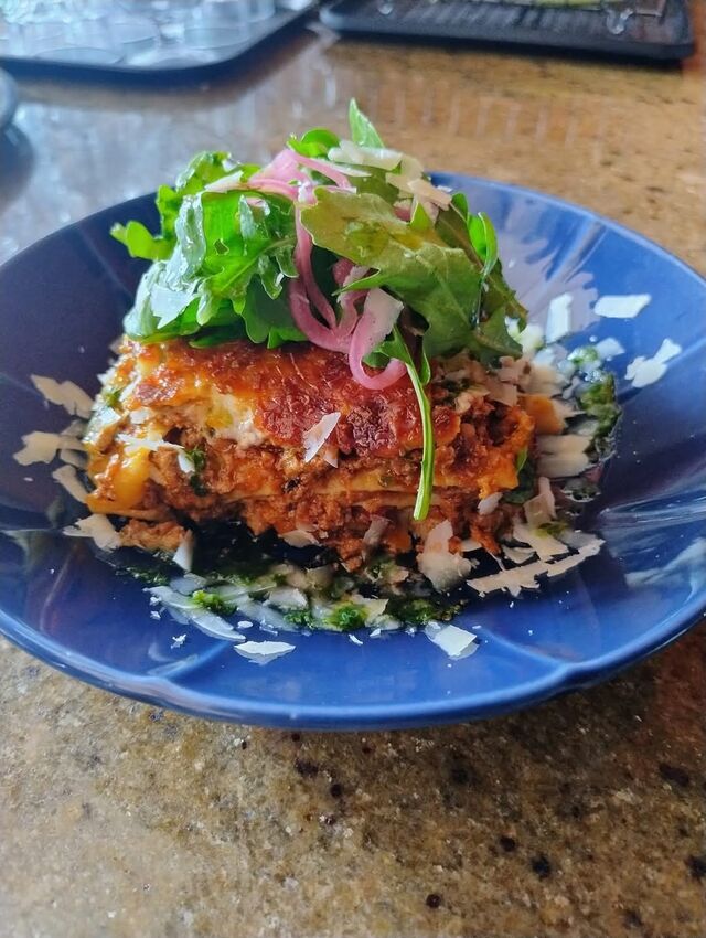 Tradycyjna lasagna z rukolą i parmezanem | Classic Lasagna with Arugula and Parmesan