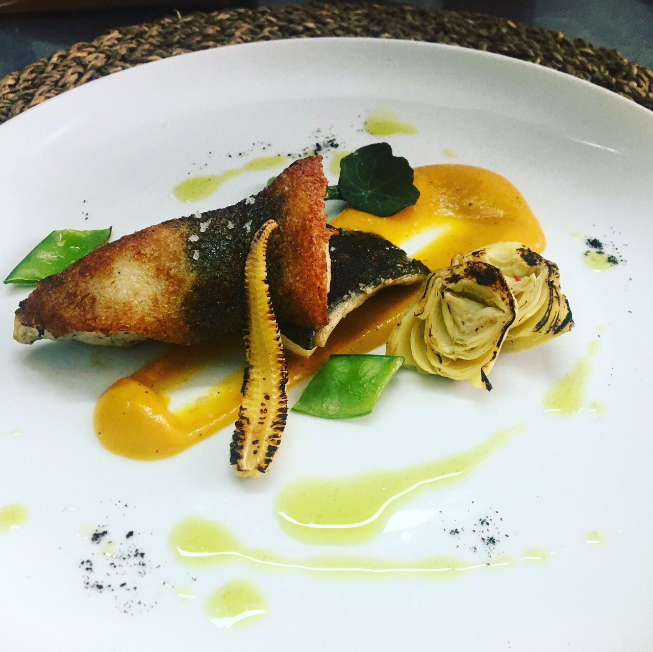 Rodaballo con parmentier de zanahoria y curry rojo (nuestros menús semanales varían según el chef )