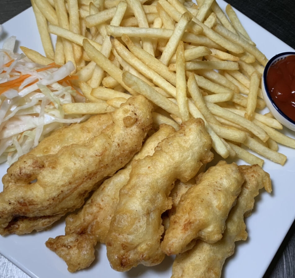 Kuřecí kousky s hranolkami