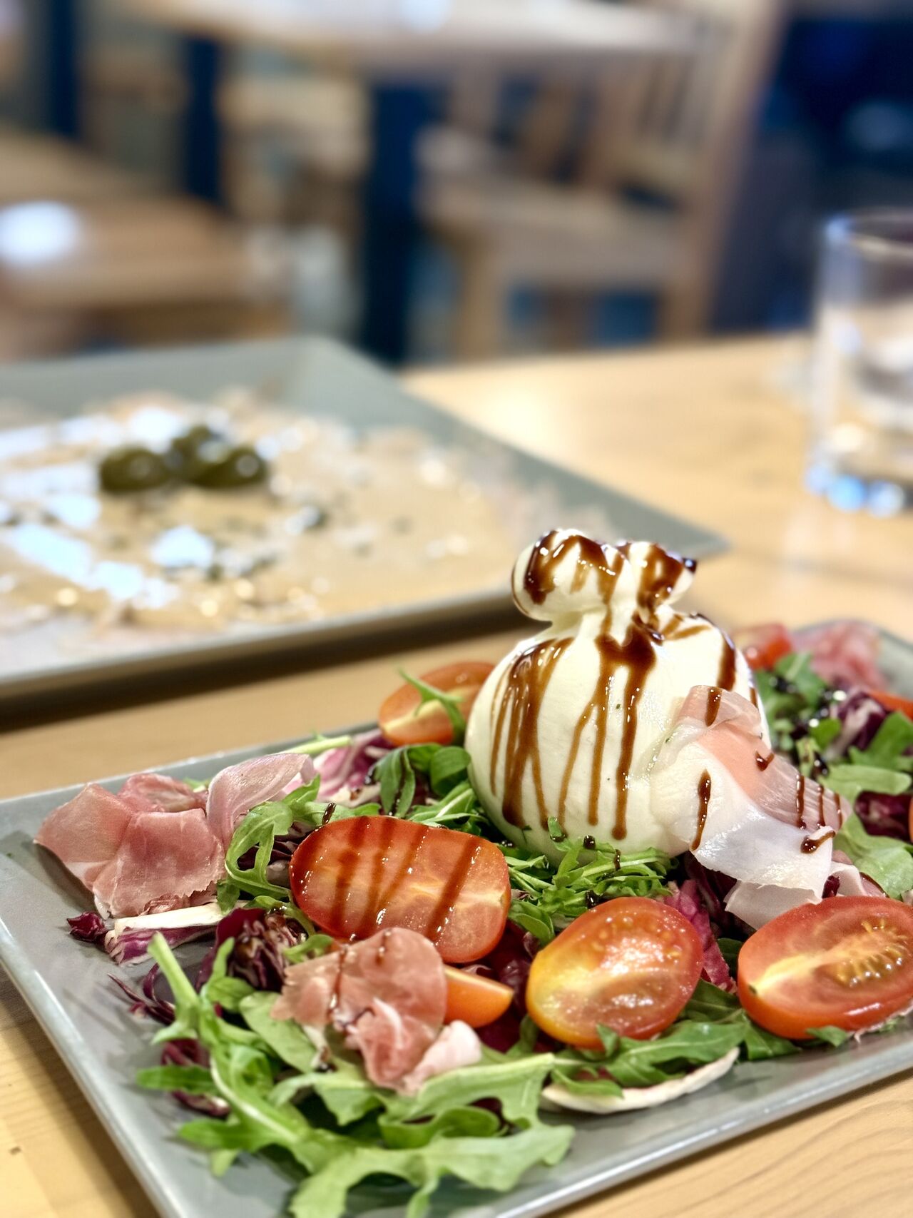 Sommerlich frisch, vegetarisch oder herzhafte Spezialitäten: Bei uns findet jeder was ihm schmeckt!