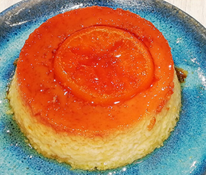 Flan de Naranja: Oeufs, jus d'orange, caramel et mandarine confite 