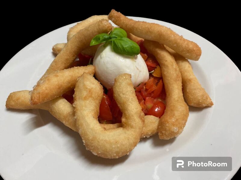 Chiacchere con Bufala e pomodorini